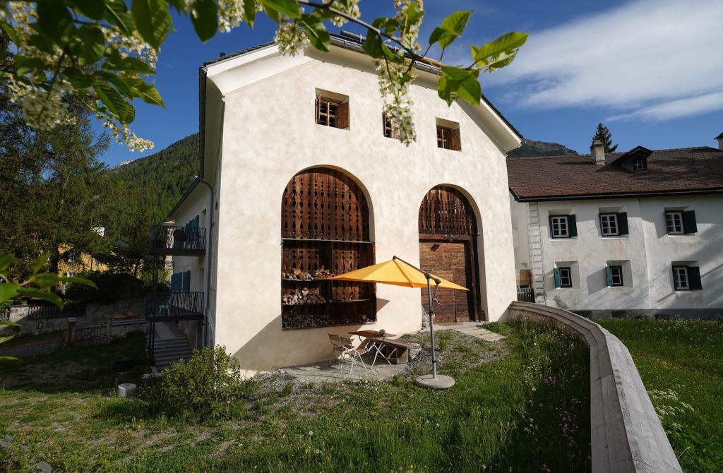 Chesa Tach – a 1560 farmhouse in Bever, Engadine, with barn and garden